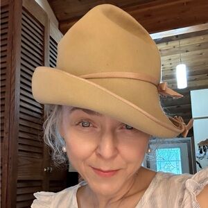 Schiaparelli Late 50’s Sculptural Tan Wool Dapper Hat